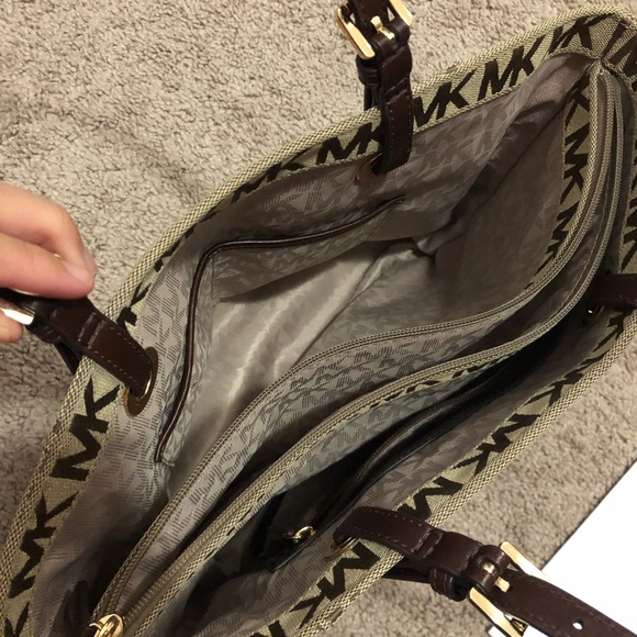 Michael Kors Purse - Picture 5 of 8